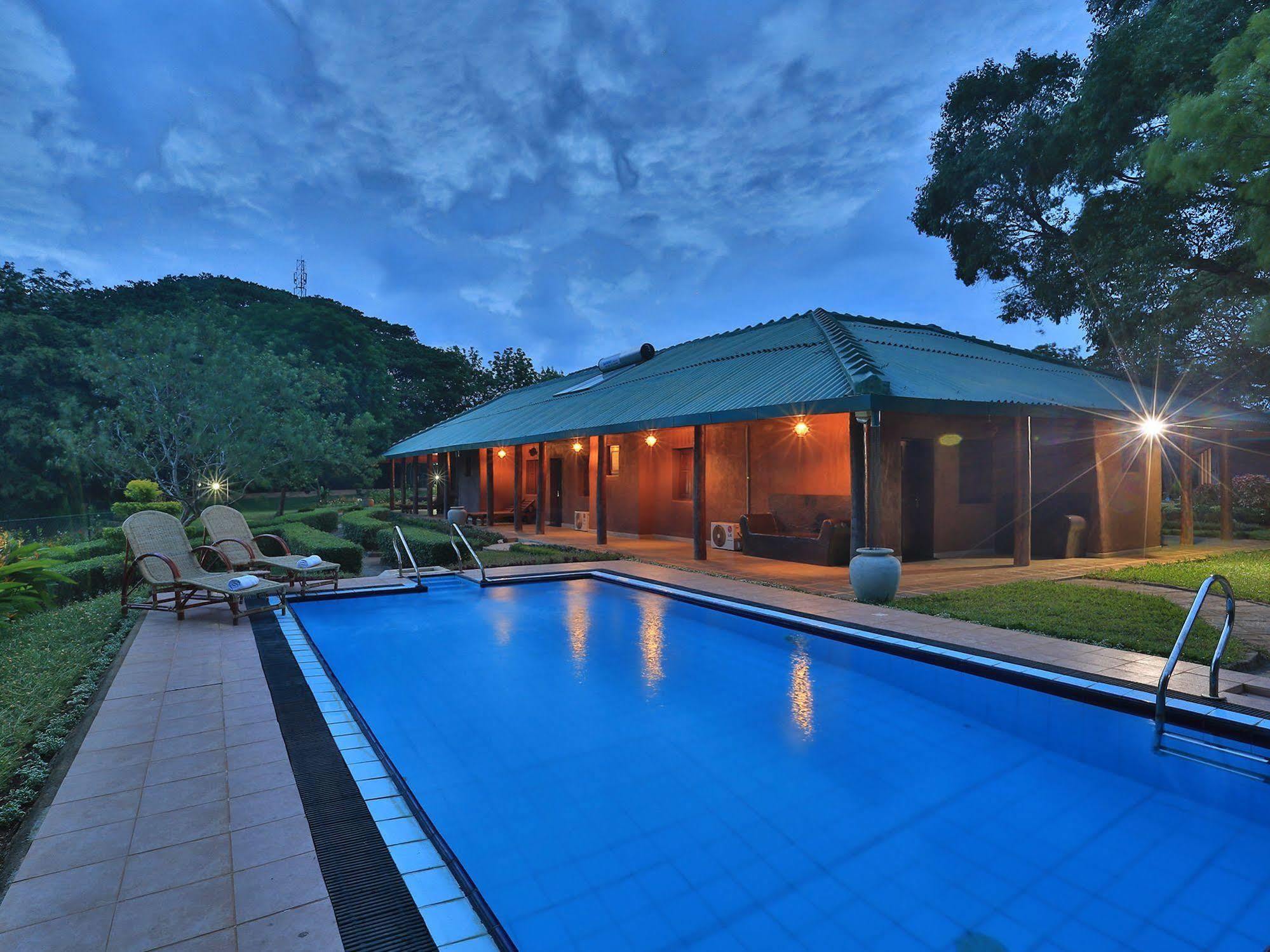 Grand & Gangula Hotel Dambulla Kültér fotó