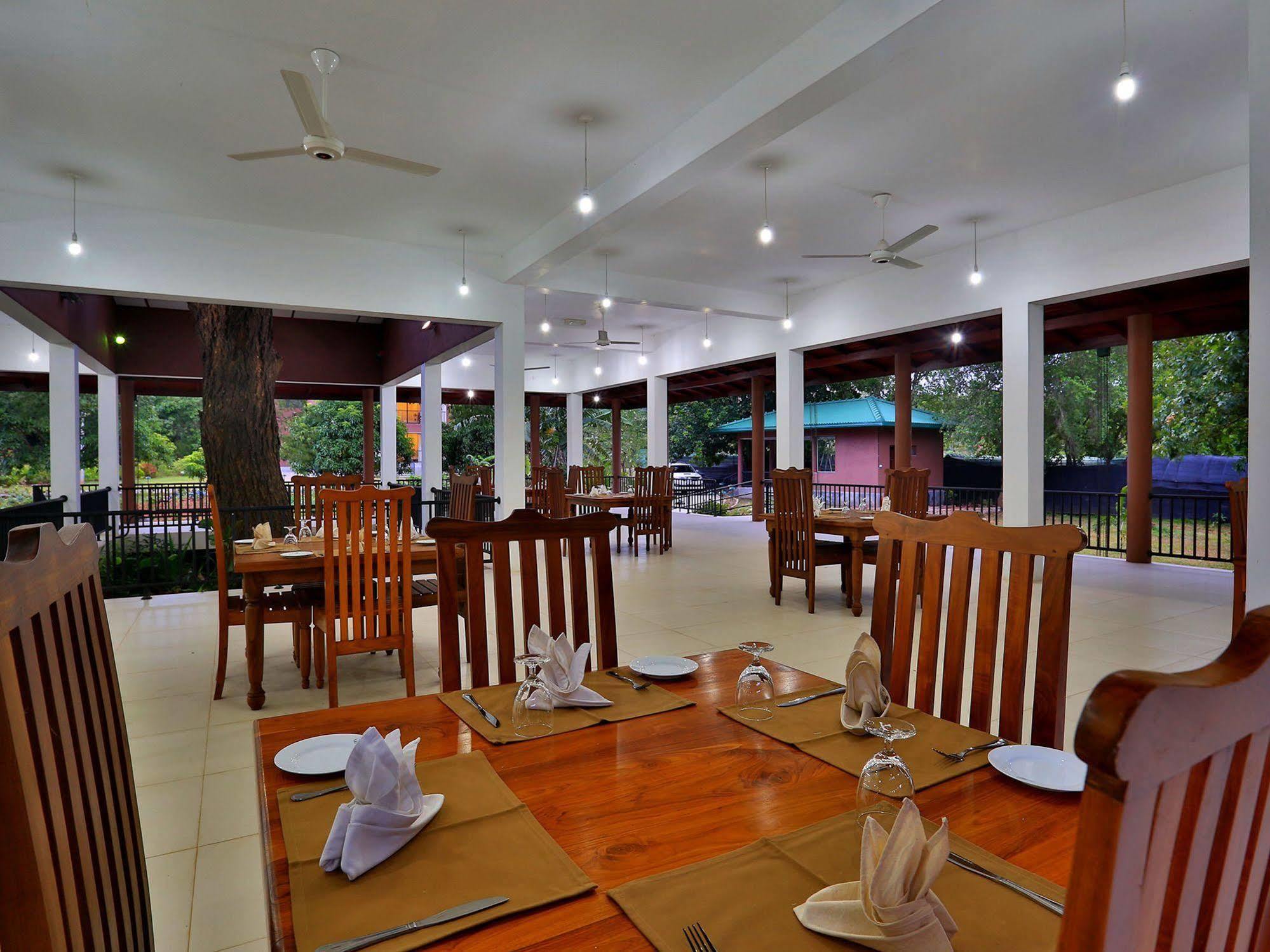 Grand & Gangula Hotel Dambulla Kültér fotó