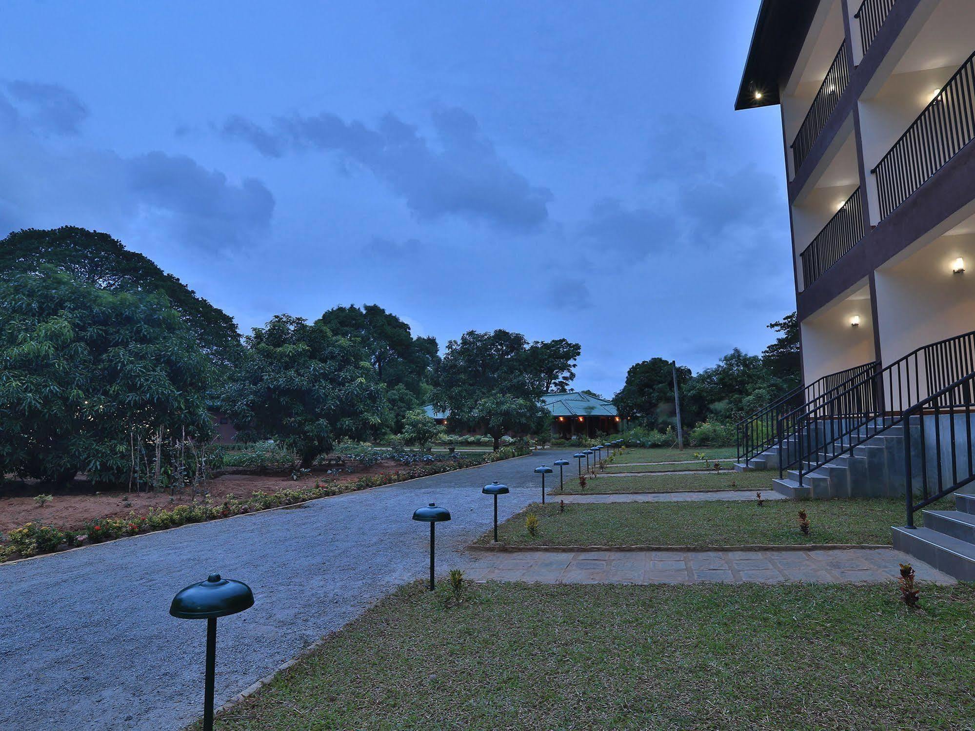 Grand & Gangula Hotel Dambulla Kültér fotó