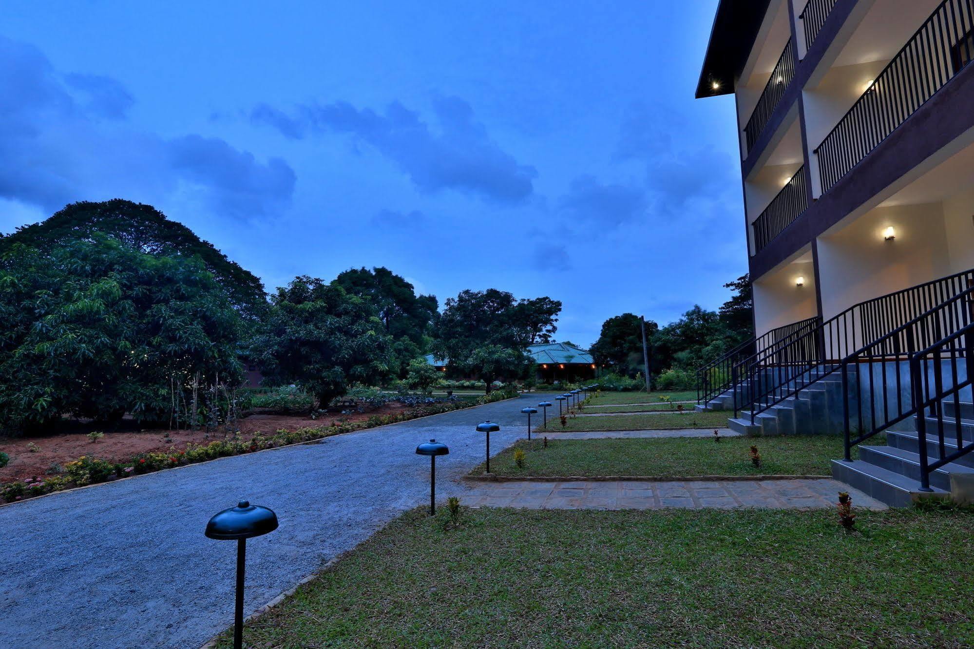 Grand & Gangula Hotel Dambulla Kültér fotó